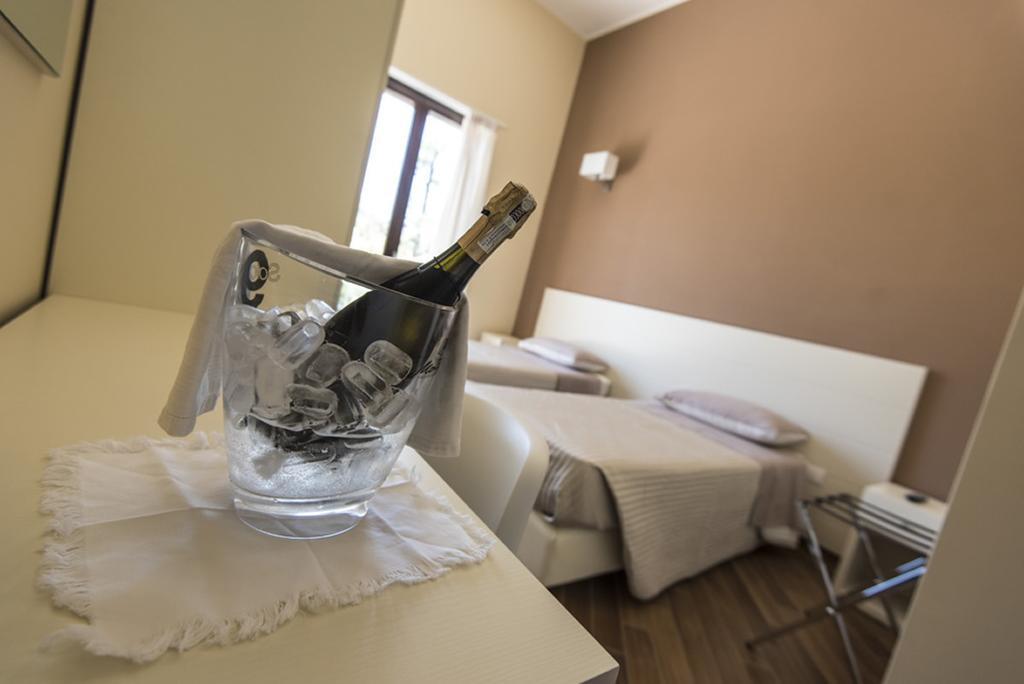 Hotel Golden House Mesagne Pokoj fotografie